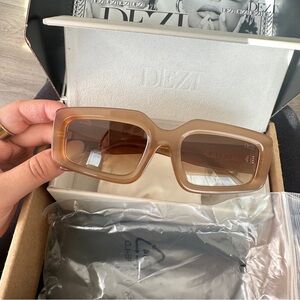 NEW - DEZI “Read the Room” Sunglasses